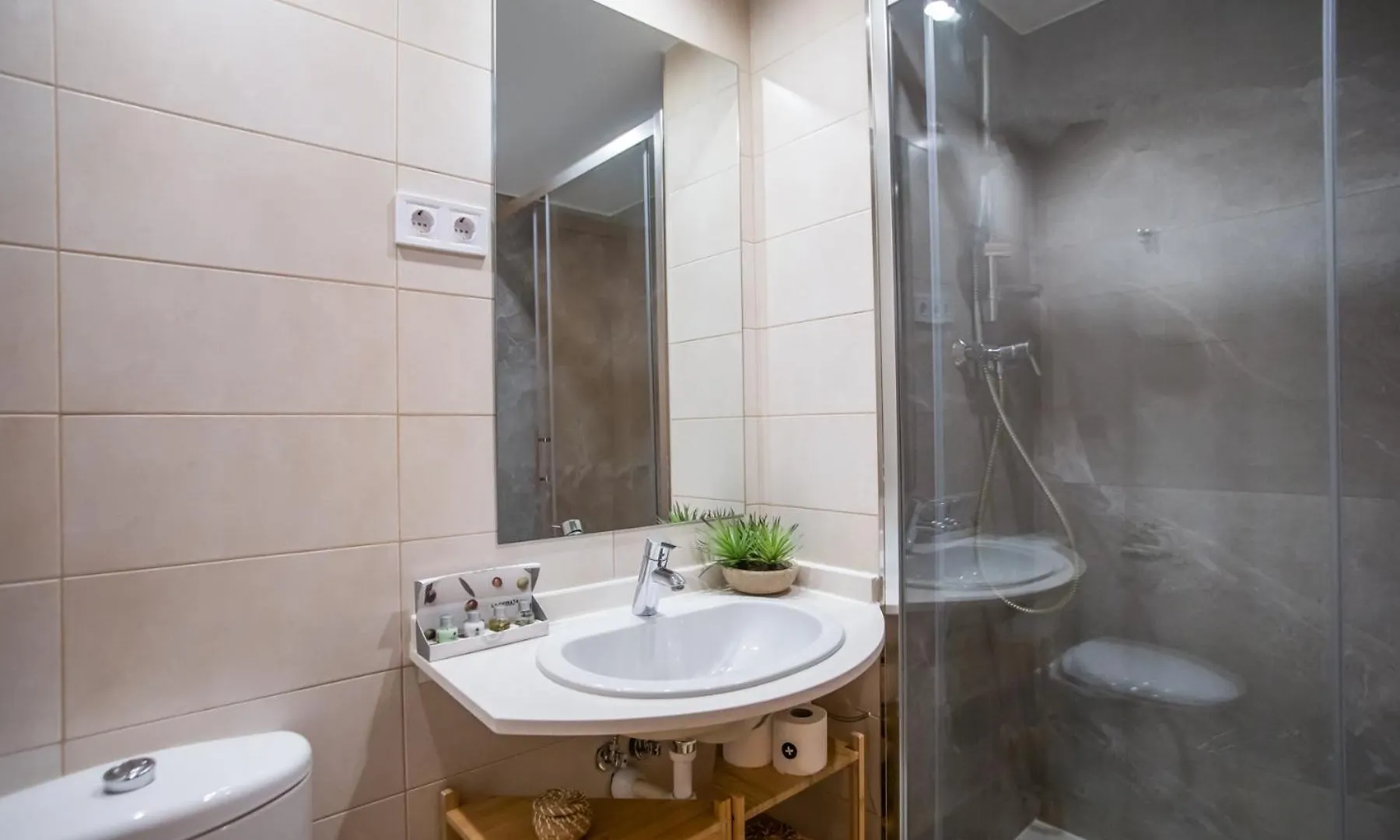 42Mal1083 - Great 2Br Near Sagrada Familia Daire Barselona